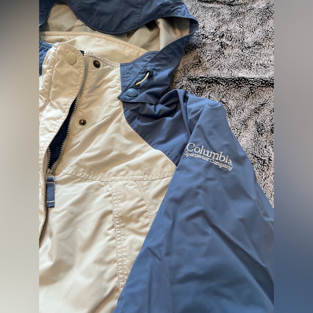 Women’s Columbia Blue and Cream Shell Jacket - Picture 7 of 10